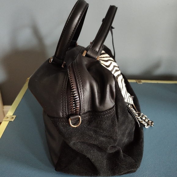 A. Bellucci Womens Leather Bag Zebra Pocket with a Chain - Picture 3 of 3